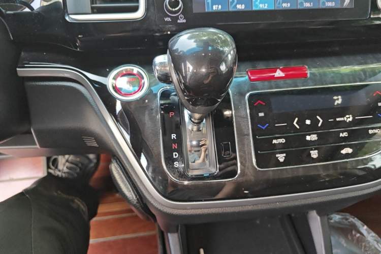 Used Honda Elysion 2019 2.0L Hybrid Luxury Edition Gear Lever