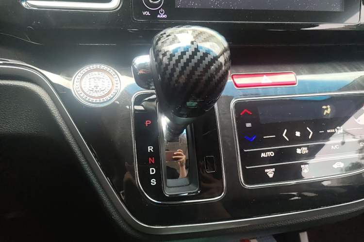 Used Honda Elysion 2019 2.0L Hybrid Luxury Edition Gear Lever