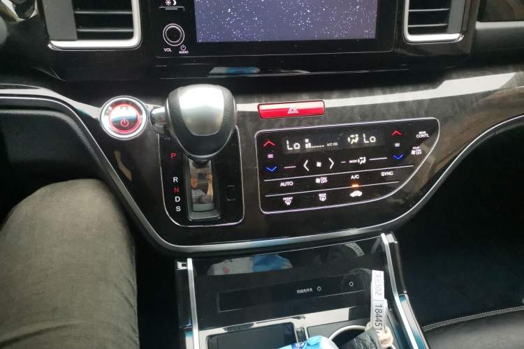 Used Honda Elysion 2019 2.0L Hybrid Luxury Edition Gear Lever