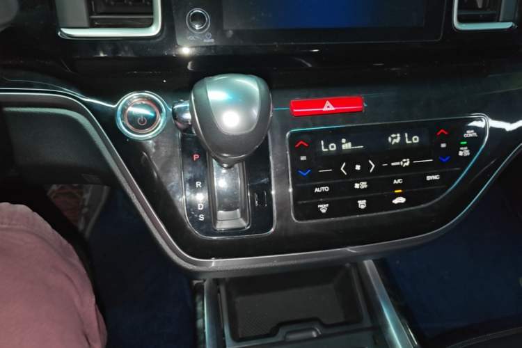 Used Honda Elysion 2019 2.0L Hybrid Luxury Edition Gear Lever