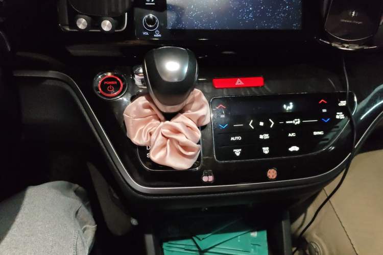 Used Honda Elysion 2019 2.0L Hybrid Luxury Edition Gear Lever