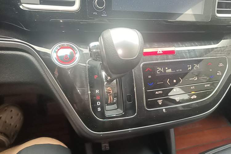Used Honda Elysion 2019 2.0L Hybrid Luxury Edition Gear Lever