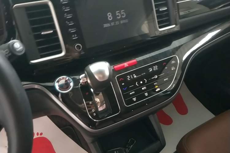 Used Honda Elysion 2019 2.0L Hybrid Supreme Edition Gear Lever