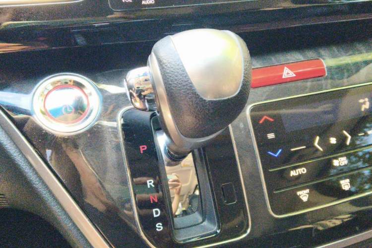 Used Honda Elysion 2019 2.0L Hybrid Luxury Edition Gear Lever