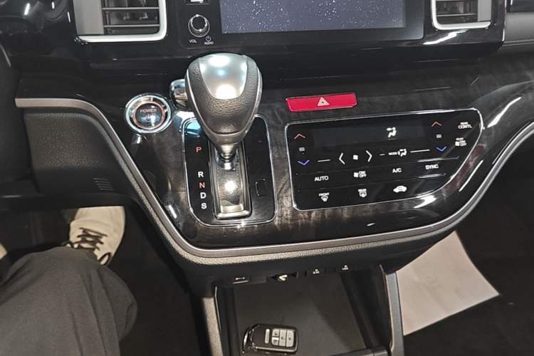 Used Honda Elysion 2019 2.0L Hybrid Supreme Edition Gear Lever