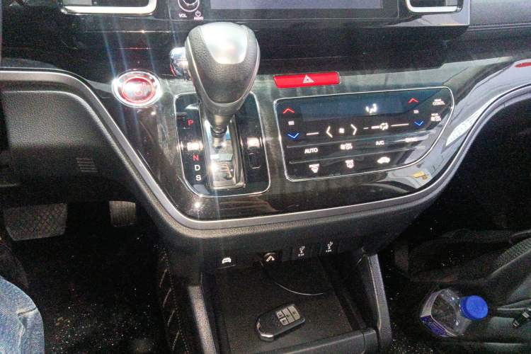 Used Honda Elysion 2019 2.0L Hybrid Comfort Edition Gear Lever