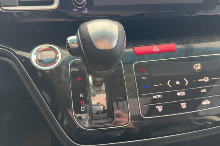 Used Honda Elysion 2019 2.0L Hybrid Luxury Edition Gear Lever