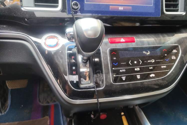 Used Honda Elysion 2019 2.0L Hybrid Luxury Edition Gear Lever