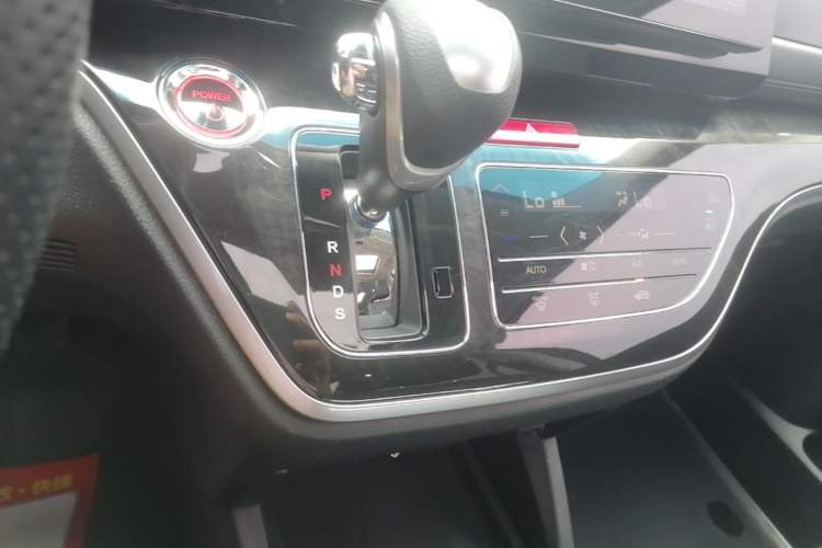 Used Honda Elysion 2019 2.0L Hybrid Supreme Edition Gear Lever