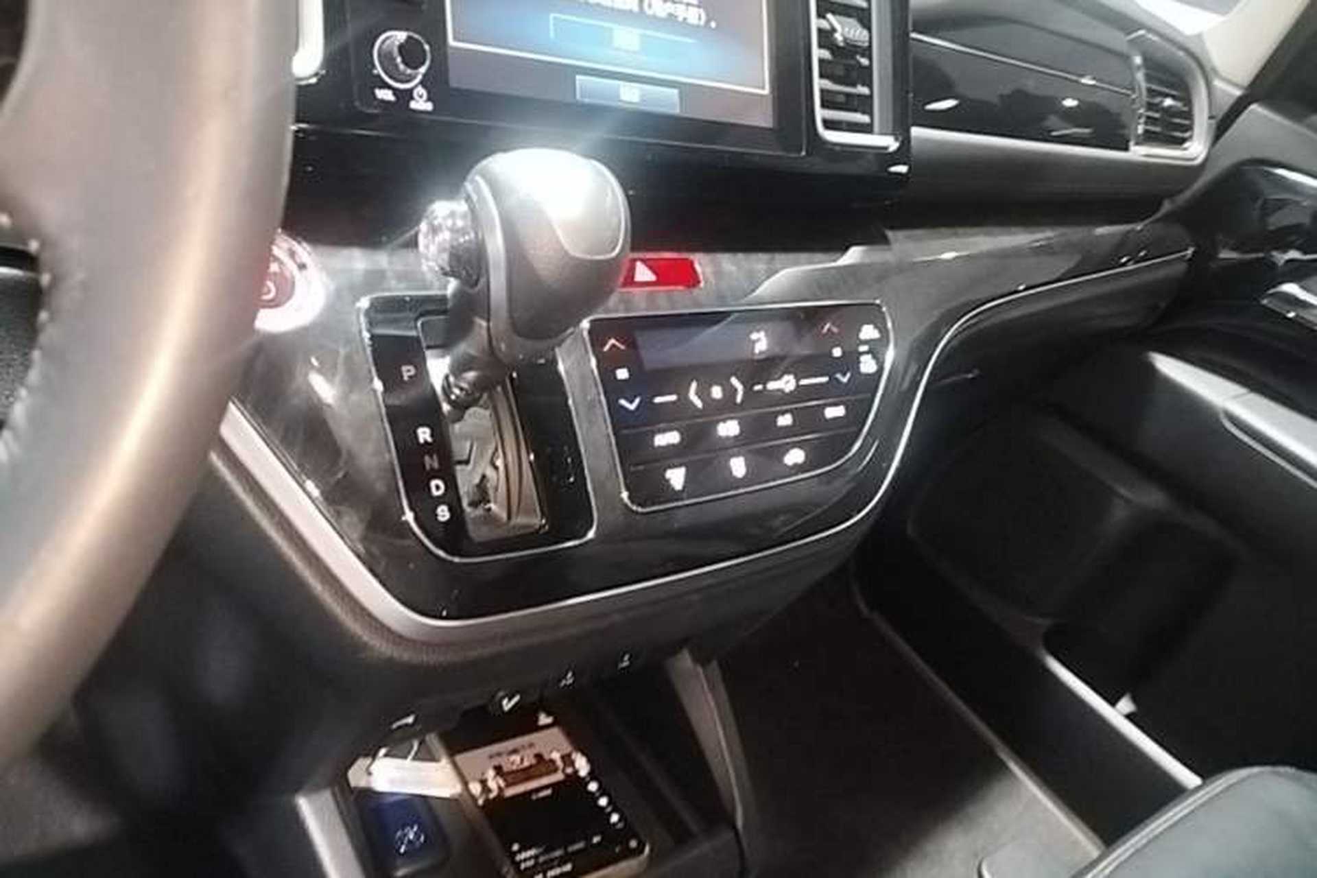 Used Honda Elysion 2019 2.0L Hybrid Luxury Edition Gear Lever
