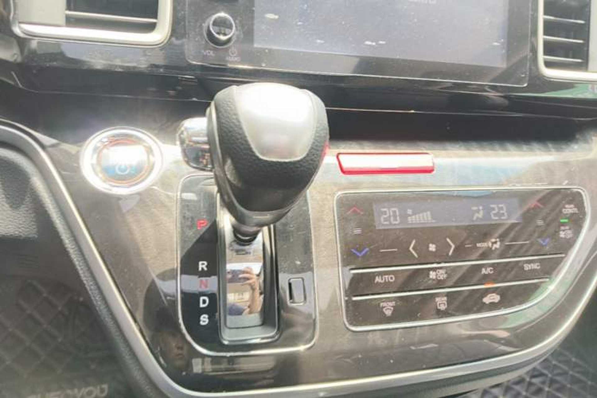 Used Honda Elysion 2019 2.0L Hybrid Luxury Edition Gear Lever