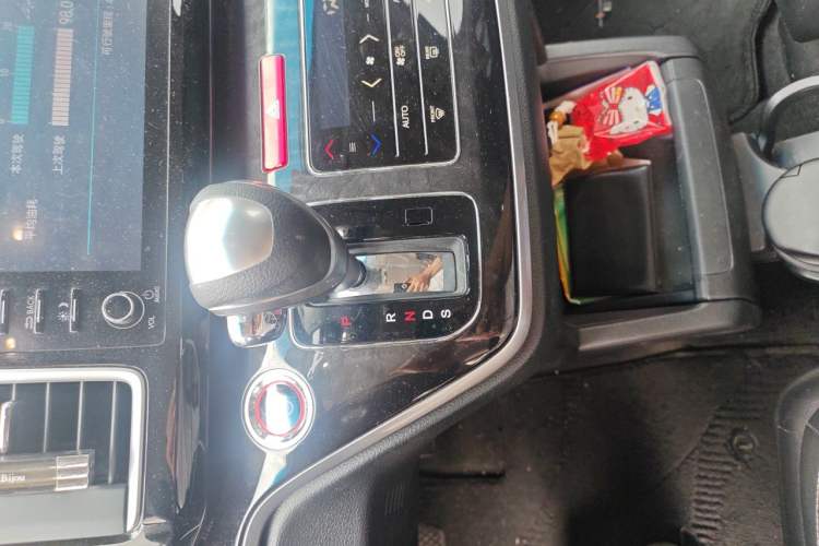 Used Honda Elysion 2019 2.0L Hybrid Supreme Edition Gear Lever
