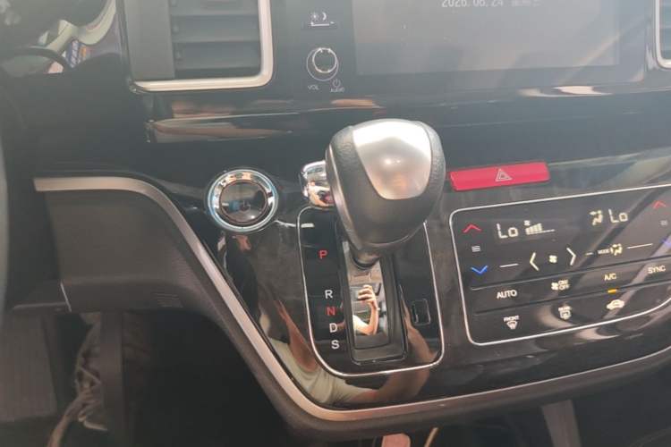 Used Honda Elysion 2019 2.0L Hybrid Luxury Edition Gear Lever