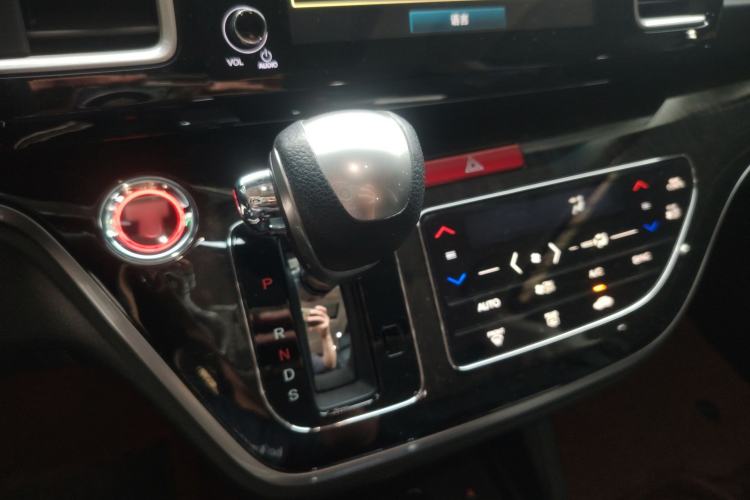 Used Honda Elysion 2019 2.0L Hybrid Luxury Edition Gear Lever
