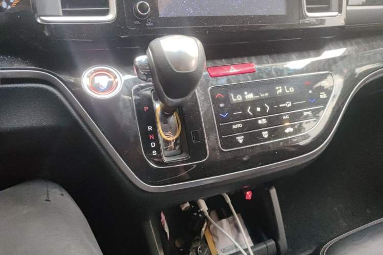 Used Honda Elysion 2019 2.0L Hybrid Luxury Edition Gear Lever