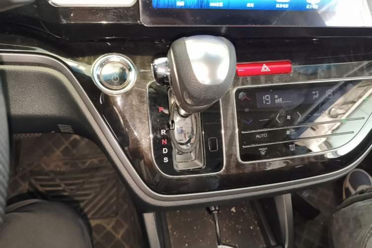 Used Honda Elysion 2019 2.0L Hybrid Luxury Edition Gear Lever
