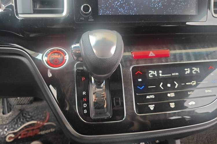 Used Honda Elysion 2019 2.0L Hybrid Luxury Edition Gear Lever