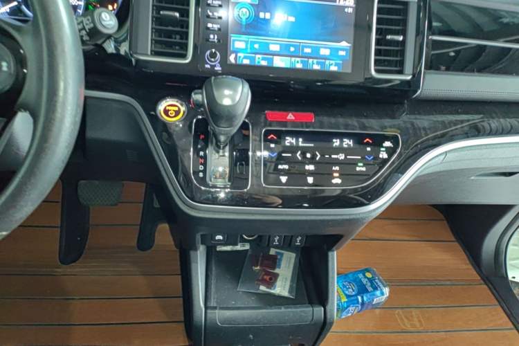Used Honda Elysion 2019 2.0L Hybrid Supreme Edition Gear Lever