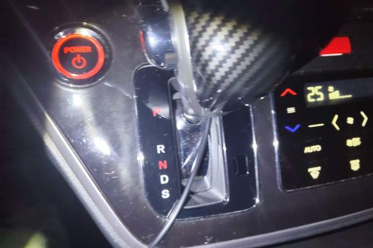 Used Honda Elysion 2019 2.0L Hybrid Supreme Edition Gear Lever