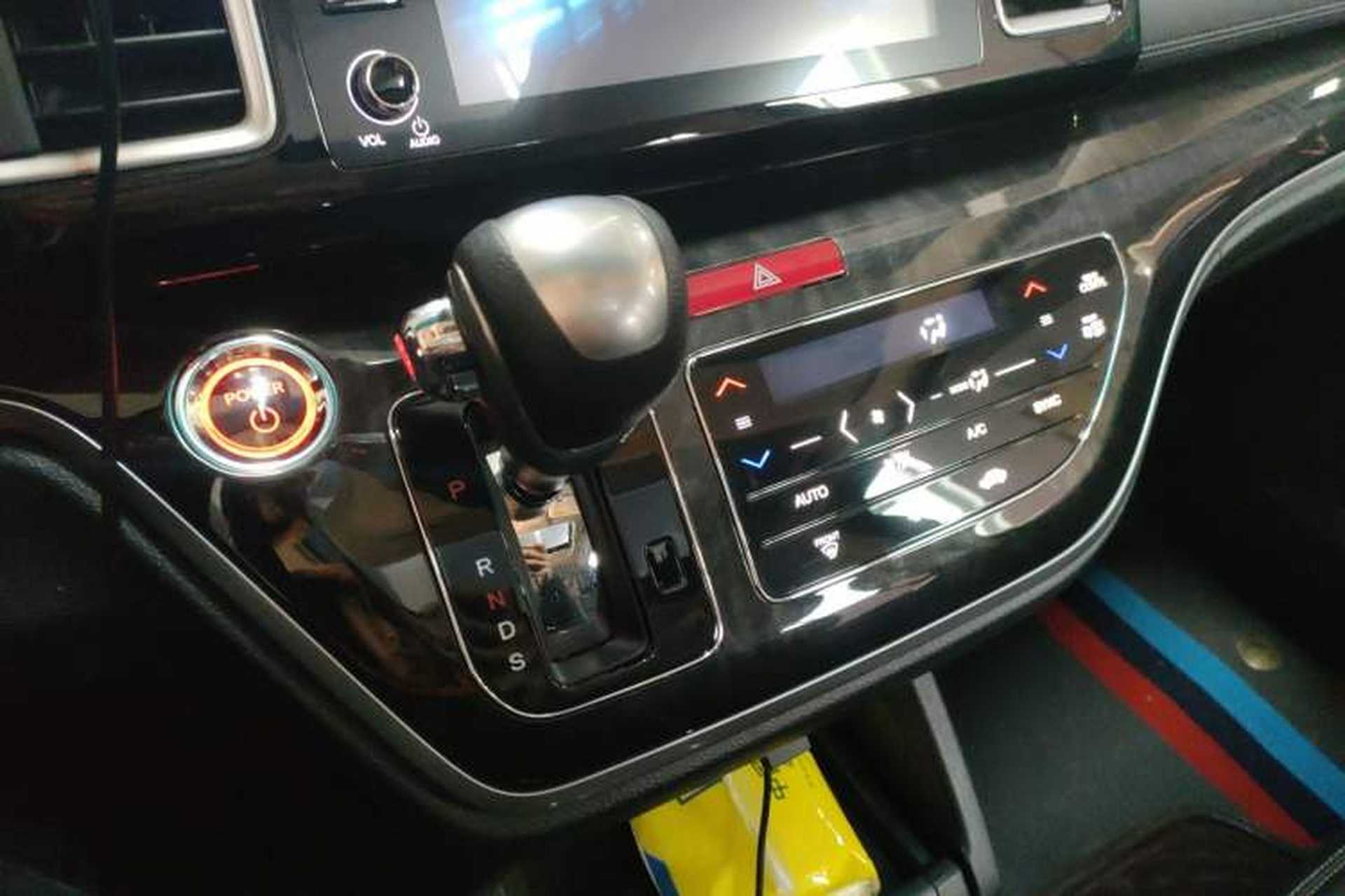 Used Honda Elysion 2019 2.0L Hybrid Luxury Edition Gear Lever