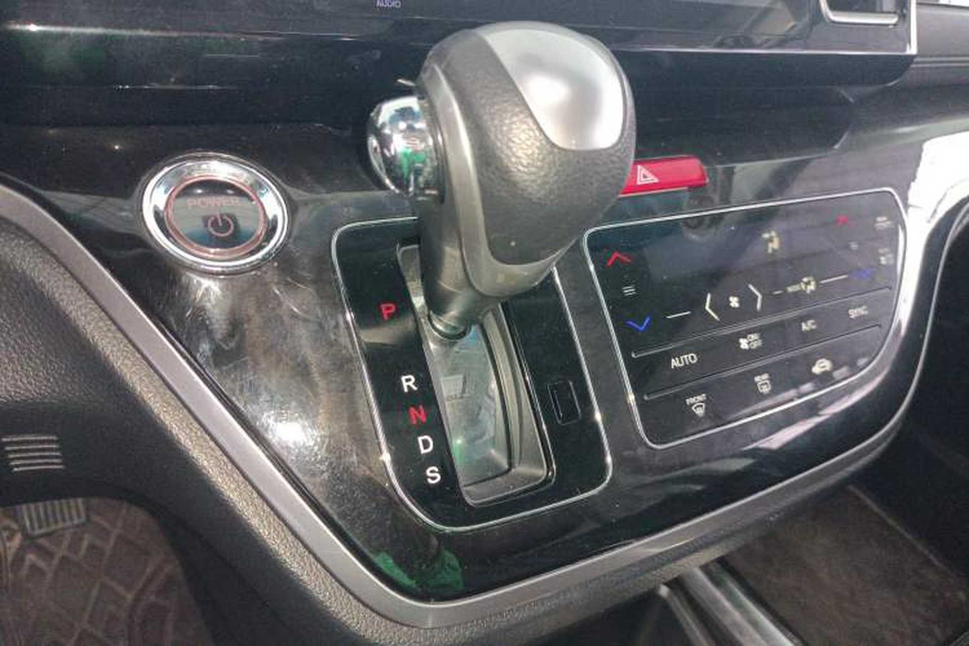 Used Honda Elysion 2019 2.0L Hybrid Comfort Edition Gear Lever
