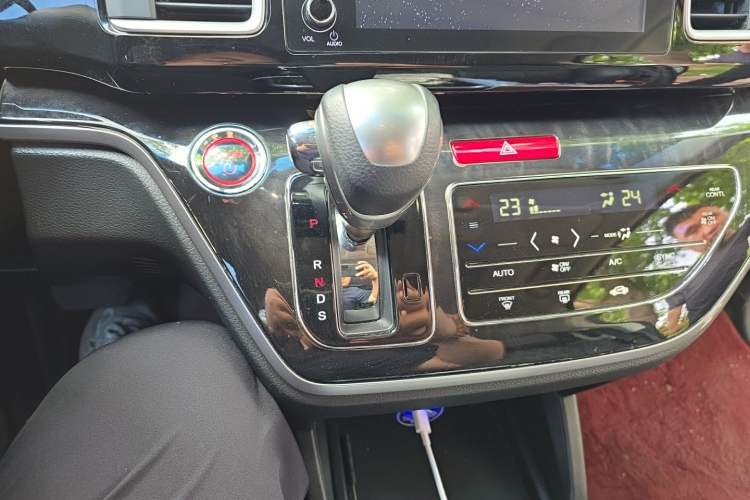 Used Honda Elysion 2019 2.0L Hybrid Luxury Edition Gear Lever