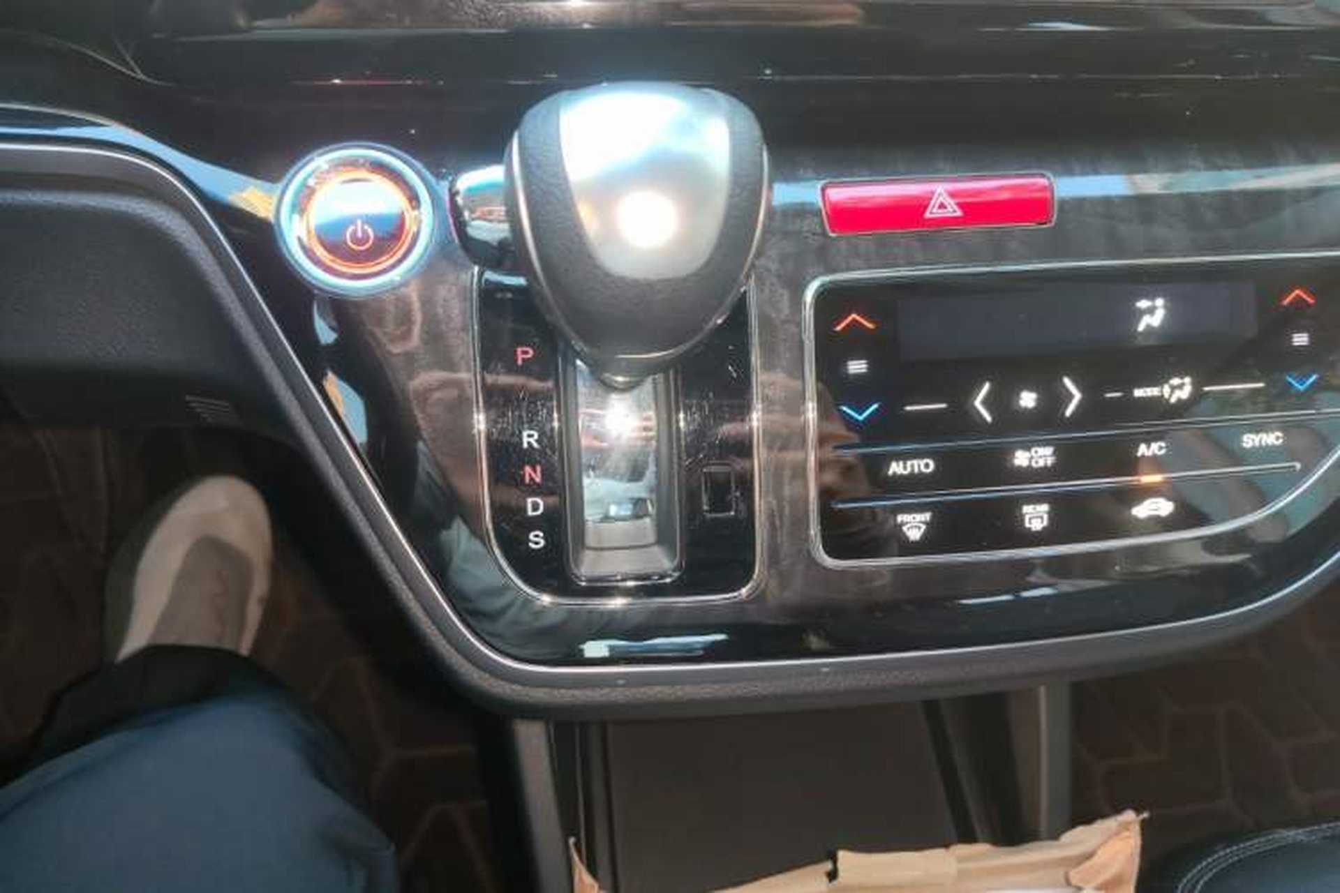 Used Honda Elysion 2019 2.0L Hybrid Luxury Edition Gear Lever
