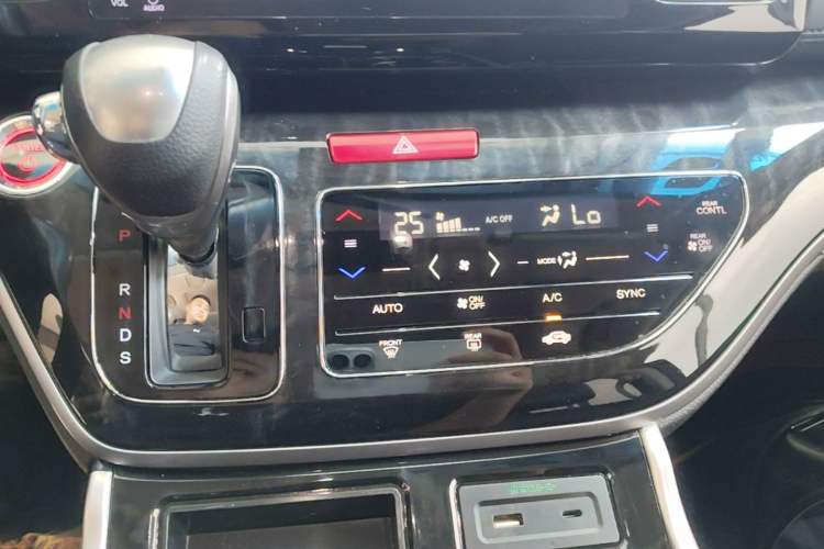 Used Honda Elysion 2019 2.0L Hybrid Luxury Edition Gear Lever