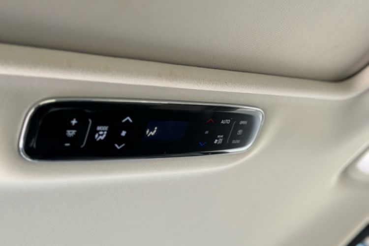 Used Honda Elysion 2019 2.0L Hybrid Comfort Edition Interior 1