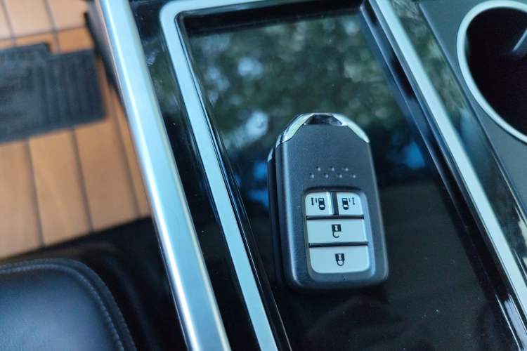 Used Honda Elysion 2019 2.0L Hybrid Luxury Edition Interior 1
