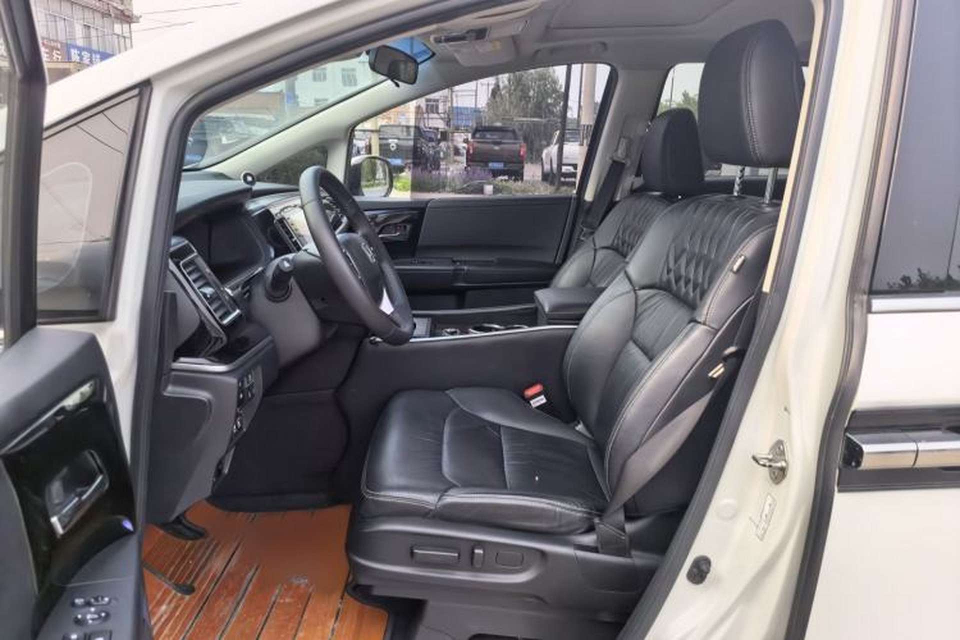 Used Honda Elysion 2019 2.0L Hybrid Comfort Edition Interior 1