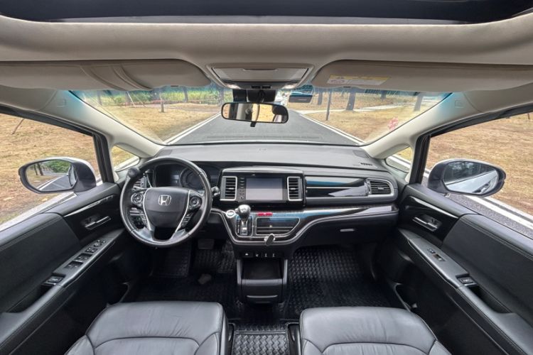 Used Honda Elysion 2019 2.0L Hybrid Supreme Edition Interior 1