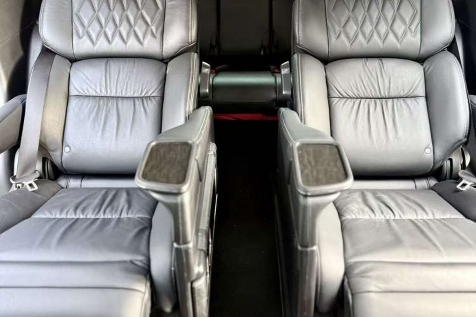 Used Honda Elysion 2019 2.0L Hybrid Luxury Edition Interior 10