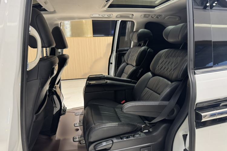 Used Honda Elysion 2019 2.0L Hybrid Luxury Edition Interior 10