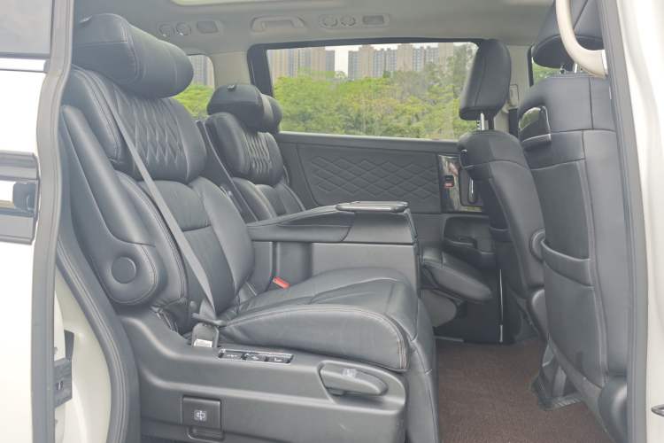 Used Honda Elysion 2019 2.0L Hybrid Luxury Edition Interior 10