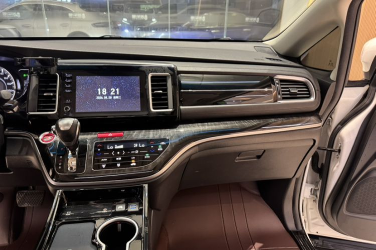 Used Honda Elysion 2019 2.0L Hybrid Luxury Edition Interior 11
