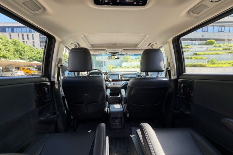 Used Honda Elysion 2019 2.0L Hybrid Comfort Edition Interior 12