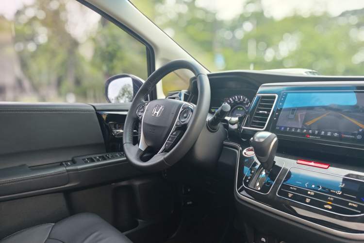 Used Honda Elysion 2019 2.0L Hybrid Luxury Edition Interior 12