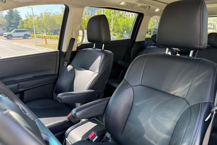 Used Honda Elysion 2019 2.0L Hybrid Comfort Edition Interior 13