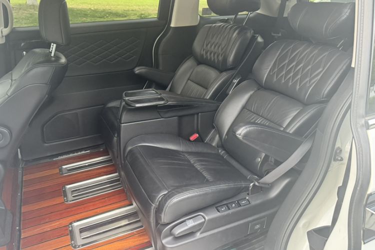 Used Honda Elysion 2019 2.0L Hybrid Luxury Edition Interior 2