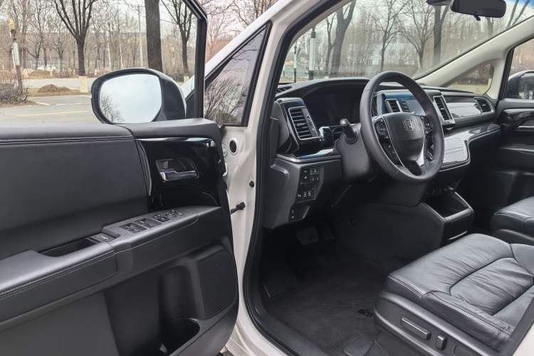Used Honda Elysion 2019 2.0L Hybrid Luxury Edition Interior 2