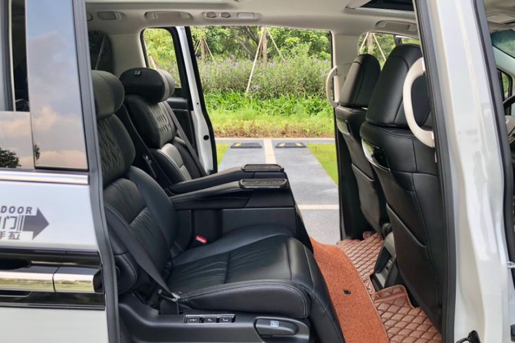 Used Honda Elysion 2019 2.0L Hybrid Luxury Edition Interior 2