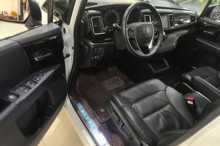Used Honda Elysion 2019 2.0L Hybrid Luxury Edition Interior 3
