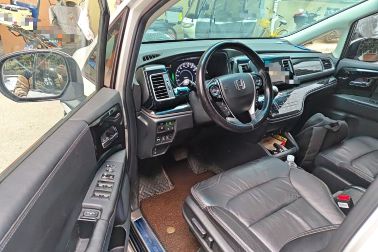 Used Honda Elysion 2019 2.0L Hybrid Luxury Edition Interior 3