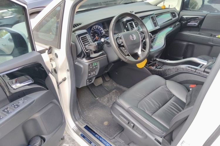 Used Honda Elysion 2019 2.0L Hybrid Luxury Edition Interior 3