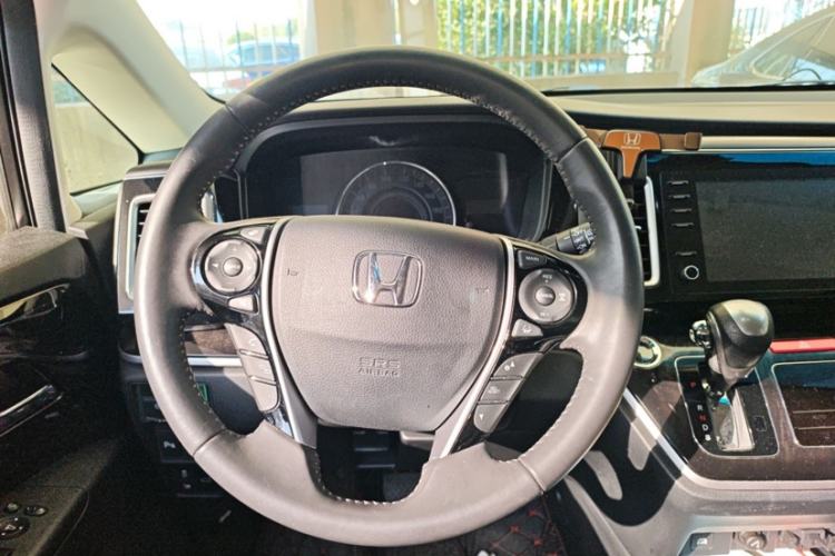 Used Honda Elysion 2019 2.0L Hybrid Luxury Edition Interior 3