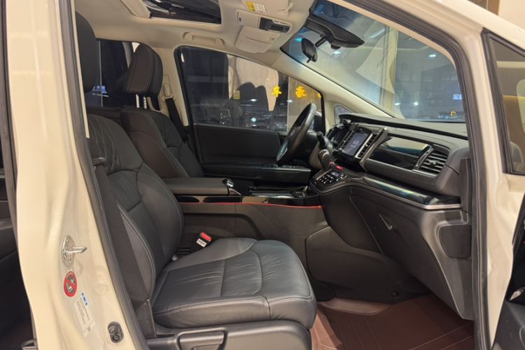 Used Honda Elysion 2019 2.0L Hybrid Luxury Edition Interior 3