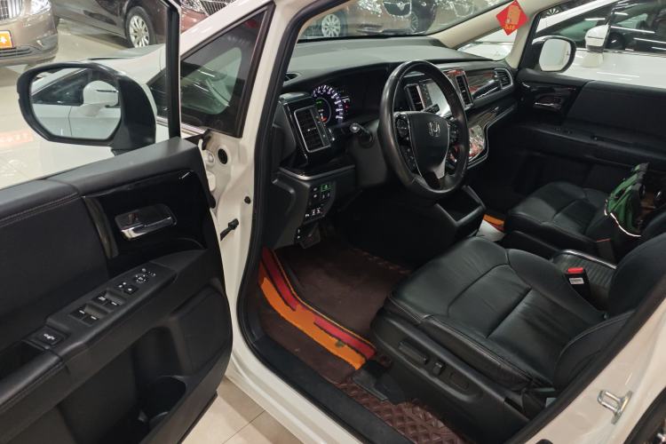 Used Honda Elysion 2019 2.0L Hybrid Supreme Edition Interior 3
