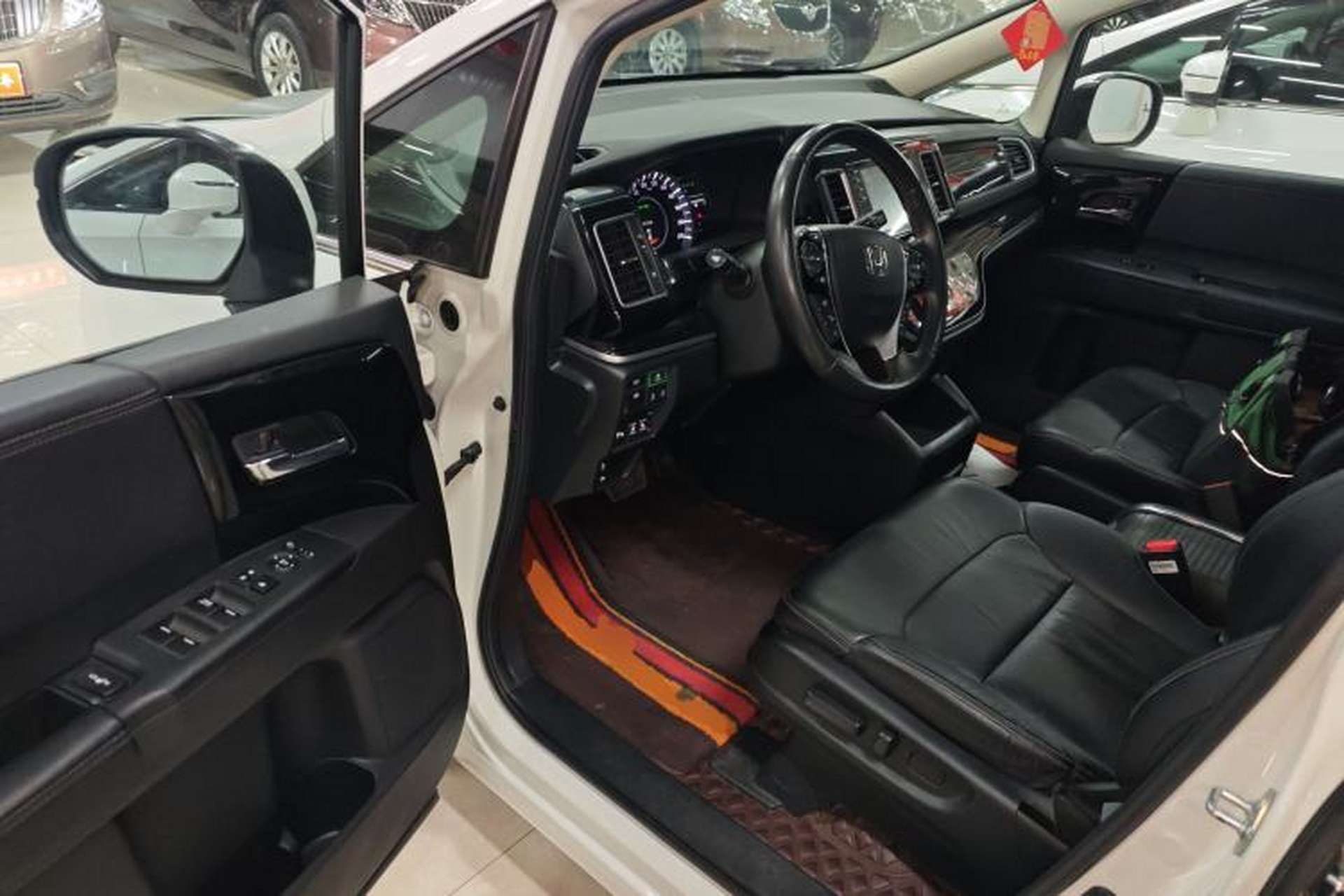 Used Honda Elysion 2019 2.0L Hybrid Supreme Edition Interior 3