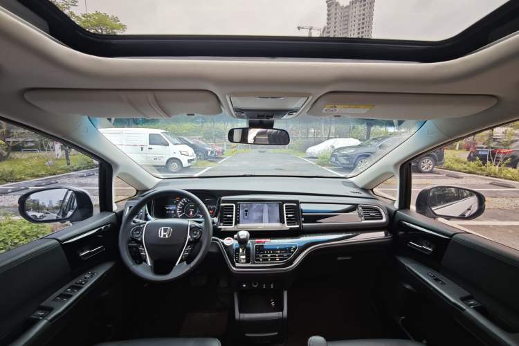 Used Honda Elysion 2019 2.0L Hybrid Luxury Edition Interior 3
